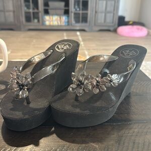 BC BG black flower platform shoe size 7